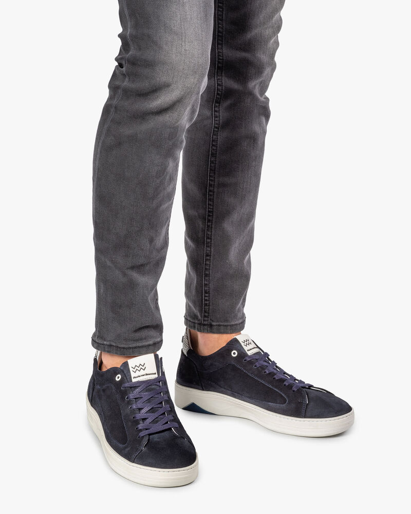 Donkerblauwe su&egrave;de sneaker