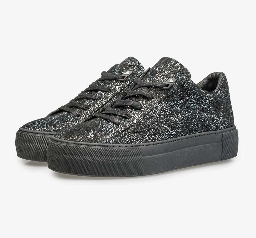 Leren sneaker met zwart/blauwe ruitenpatroon