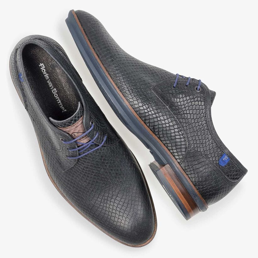 Black leather lace shoe with snake print