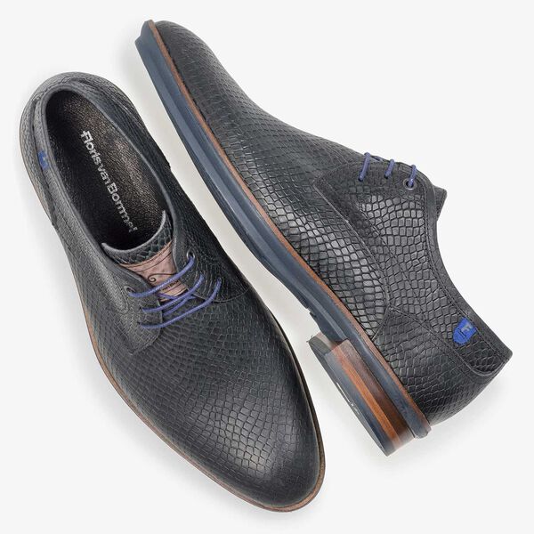 Black leather lace shoe with snake print