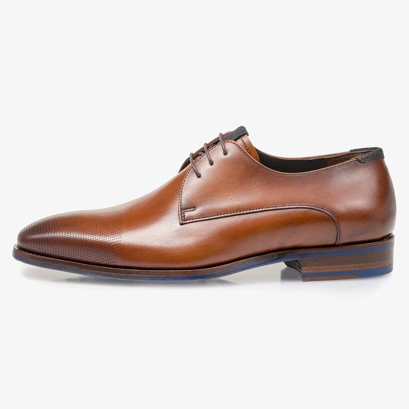 Kalfsleren veterschoen cognac met lasering