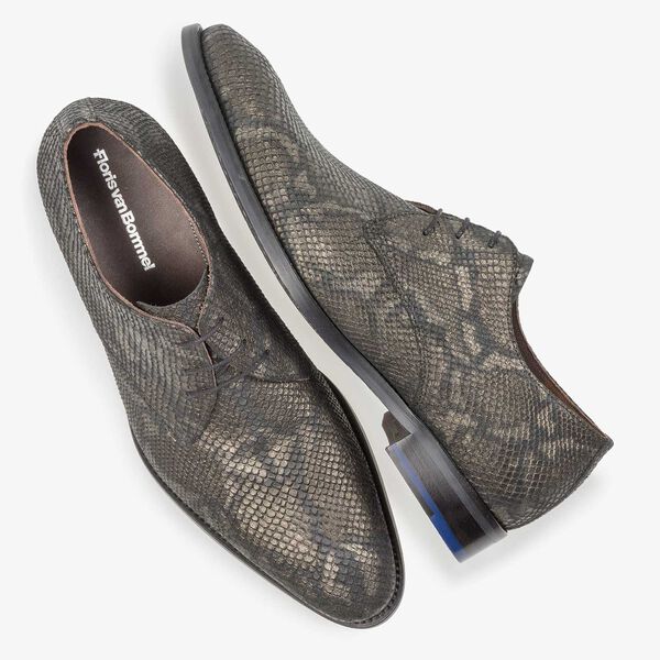 Veterschoen met olijfgroene snakeprint