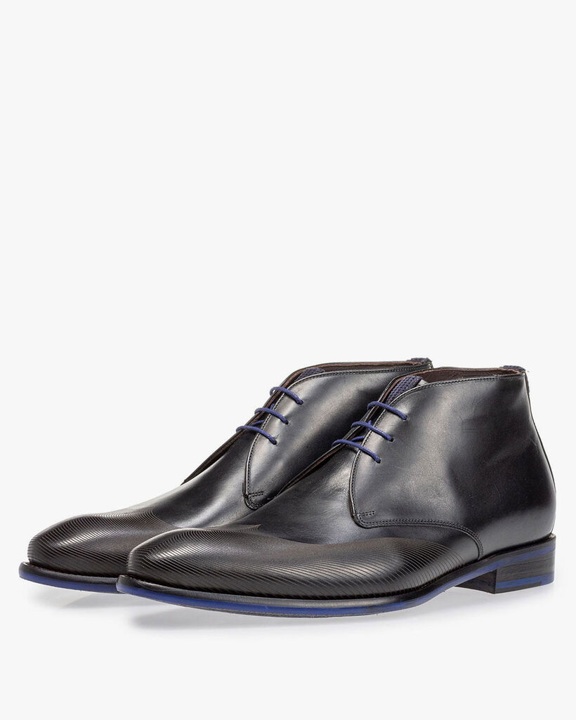 Lace boot black calf leather