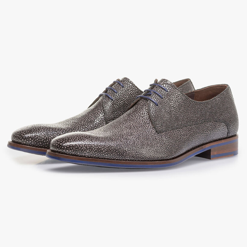 Grey lace shoe with metallic print
