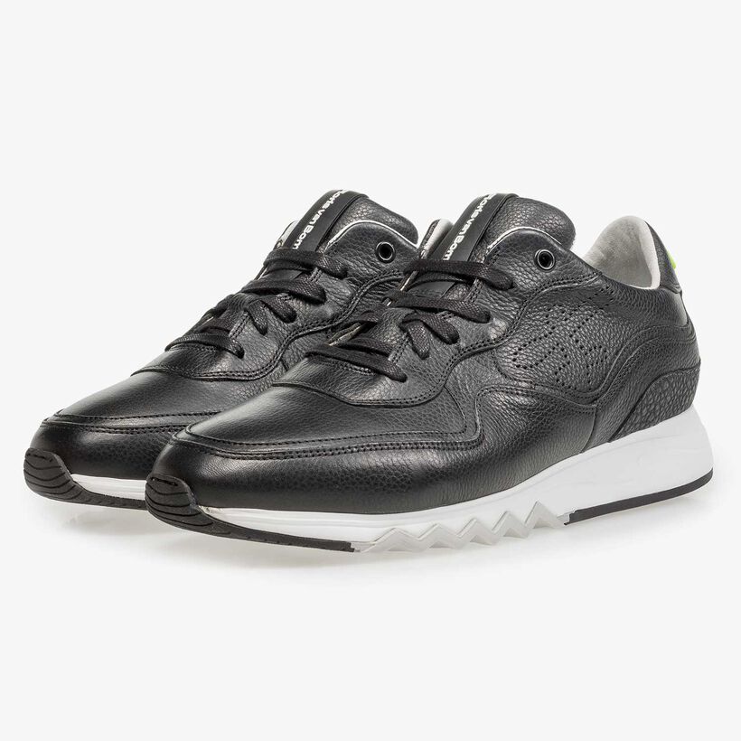 Zwarte leren sneaker met lichte structuur