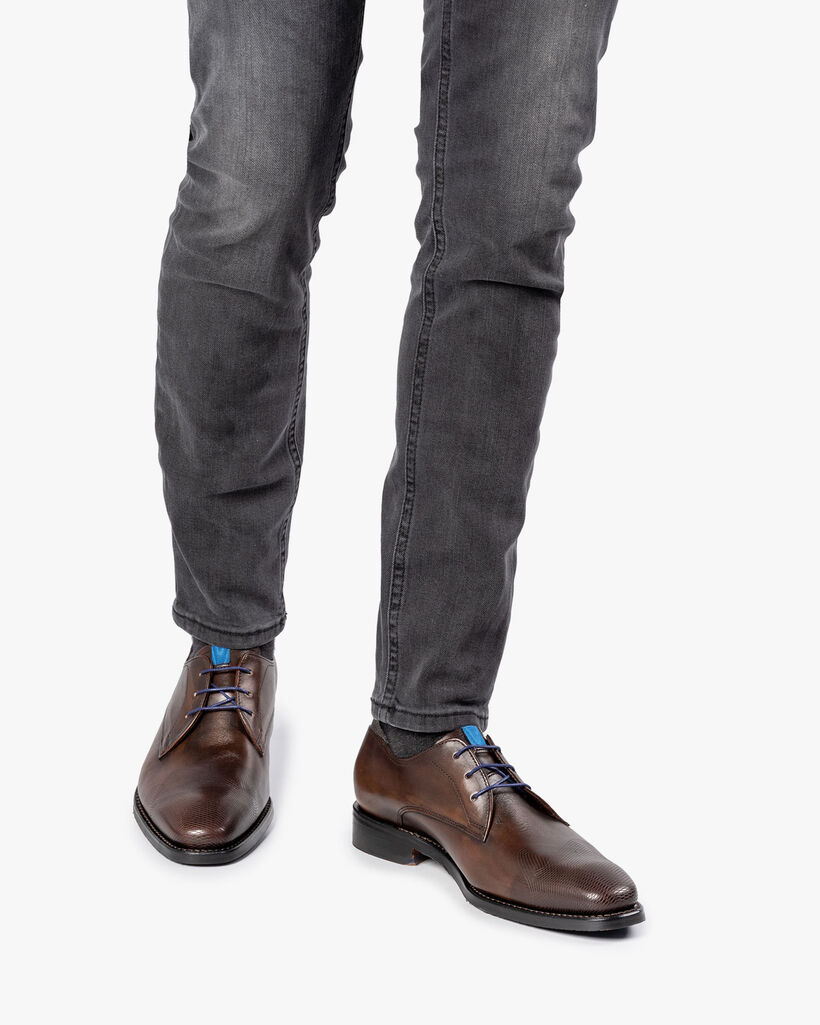 Dark brown calf leather lace shoe