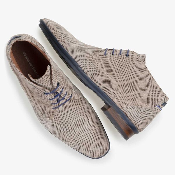Light taupe-coloured suede leather lace shoe with a pattern