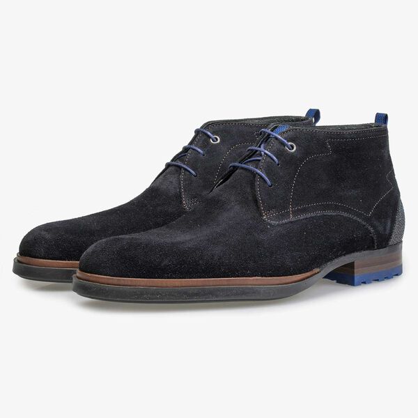 Donkerblauwe su&egrave;de veterboot