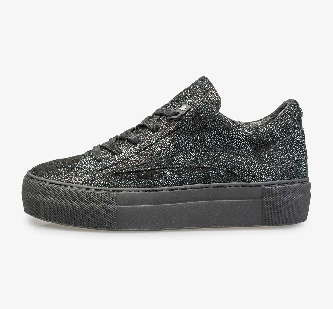 Leren sneaker met zwart/blauwe ruitenpatroon