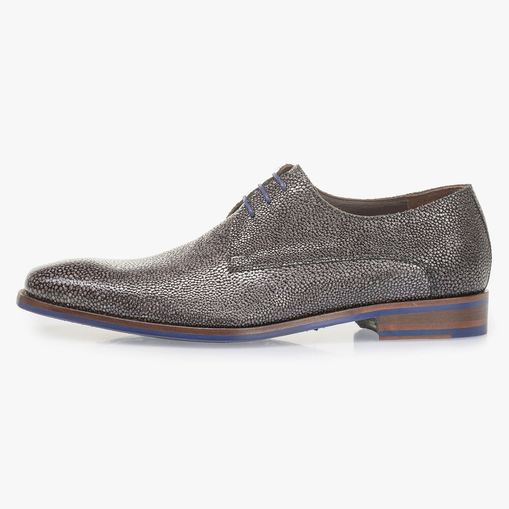 Grey lace shoe with metallic print