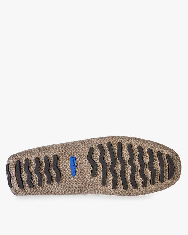 Zandkleurige su&egrave;de mocassin met print