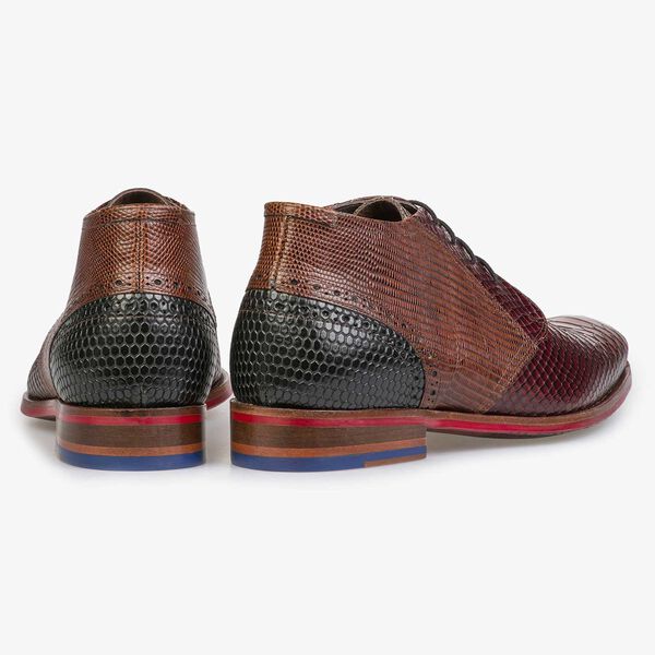 Halfhoge cognac veterschoen met snakeprint