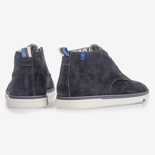 Donkerblauwe su&egrave;de veterboot