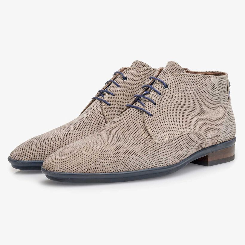 Light taupe-coloured suede leather lace shoe with a pattern