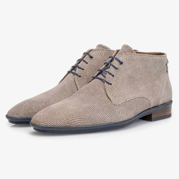 Light taupe-coloured suede leather lace shoe with a pattern