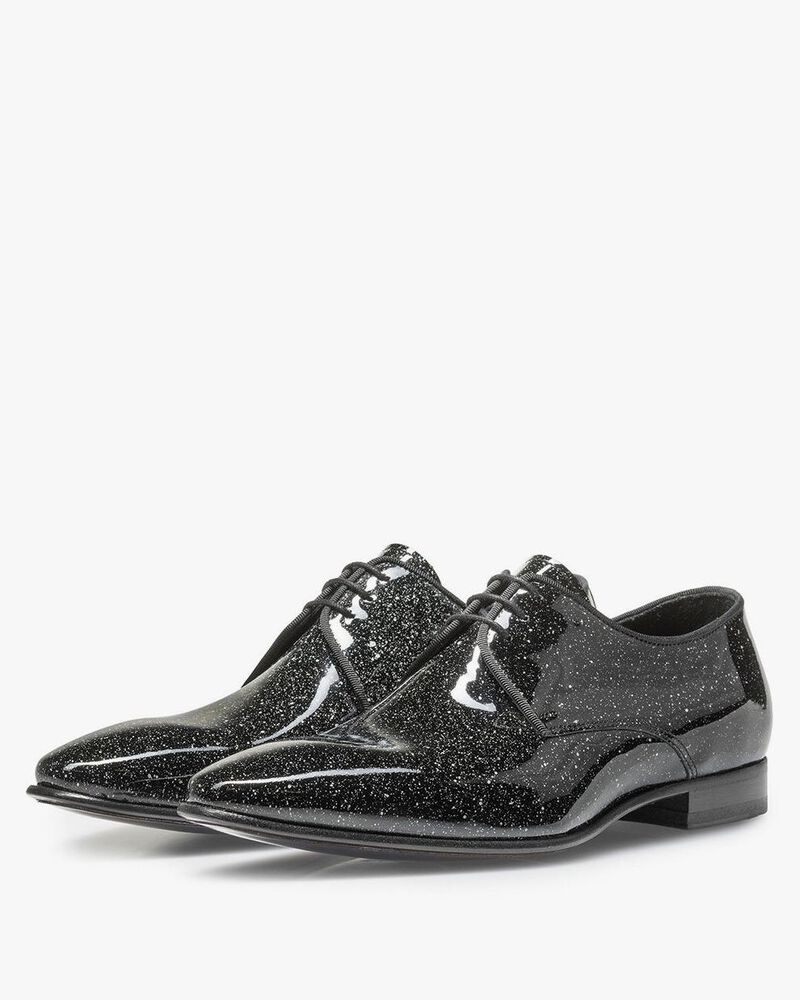 Zwarte lakleren veterschoen met print