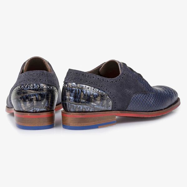Blauwe leren veterschoen met snakeprint