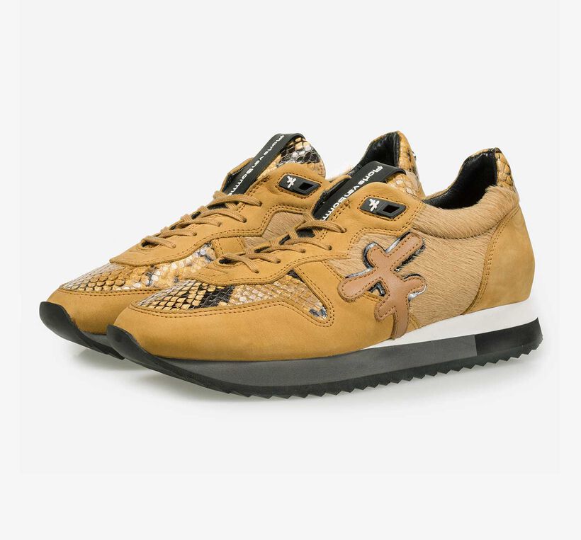 Okergele leren sneaker met ponyhair