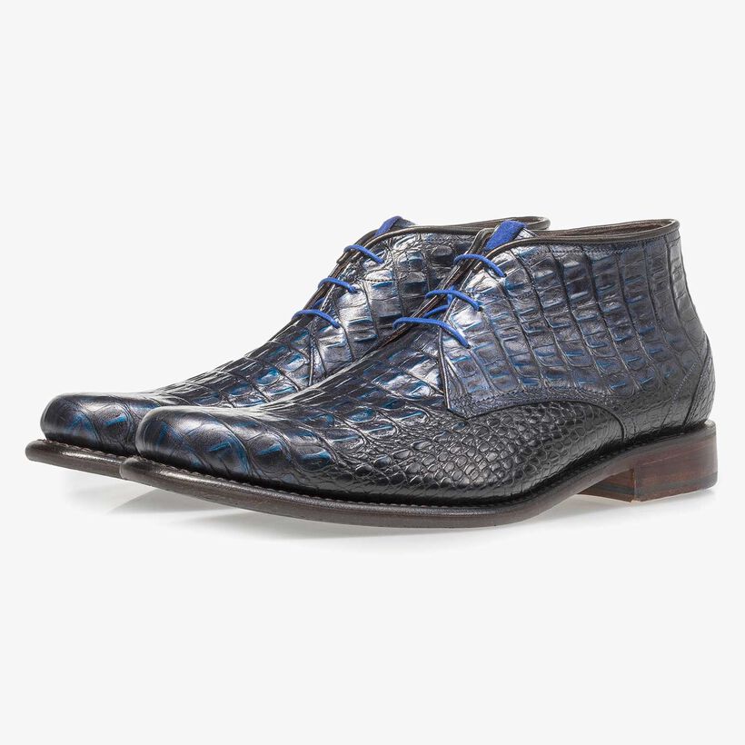 Blauwe leren veterboot met crocoprint