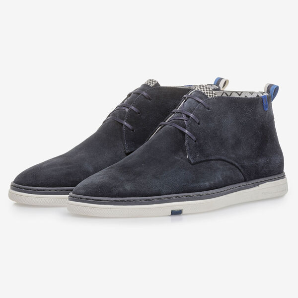 Donkerblauwe su&egrave;de veterboot