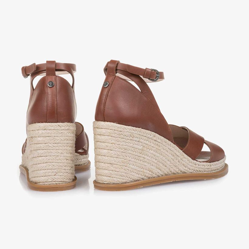 Cognac-coloured wedge-heel leather sandal