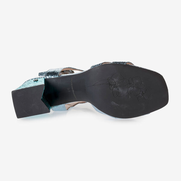 Lichtblauwe sandalette met metallicprint