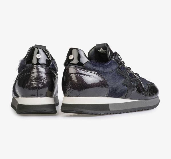Blauwe lakleren sneaker met runnerzool