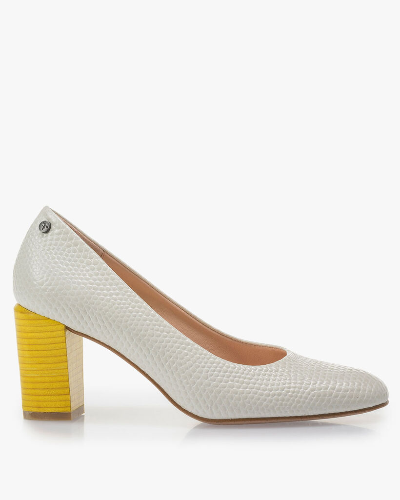 Off-white leather pumps with print