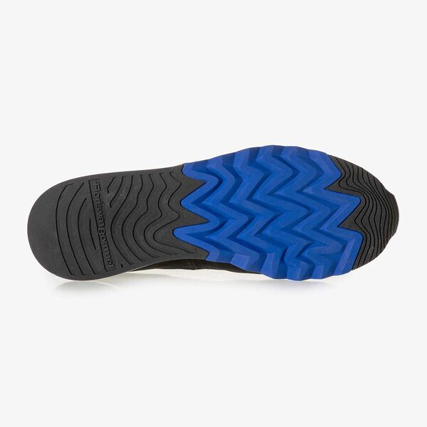 Zwarte nubuckleren sneaker met structuur