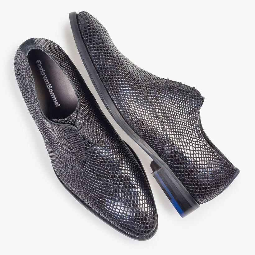 Blauwe lakleren veterschoen met print