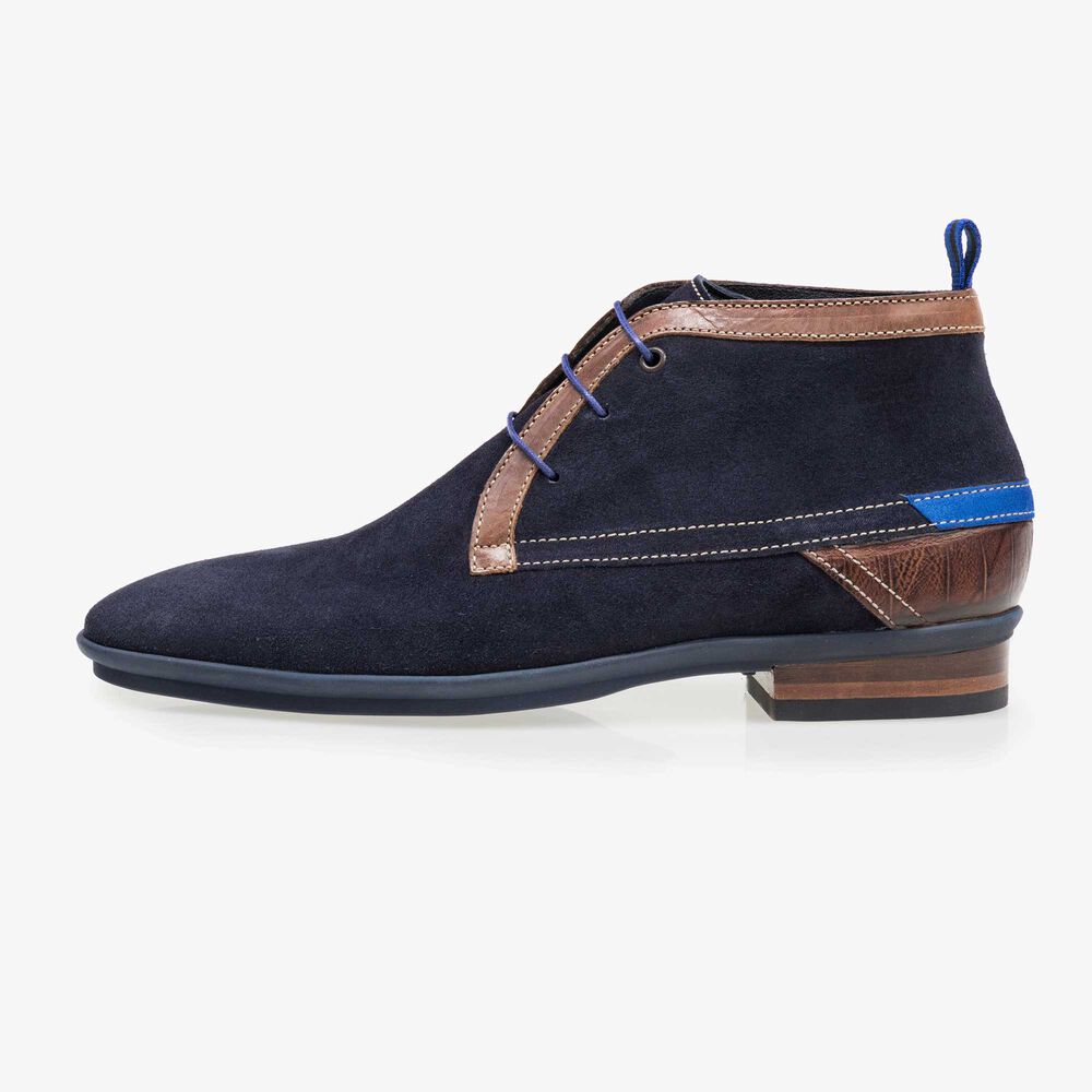 Donkerblauwe su&egrave;de halfhoge veterboot