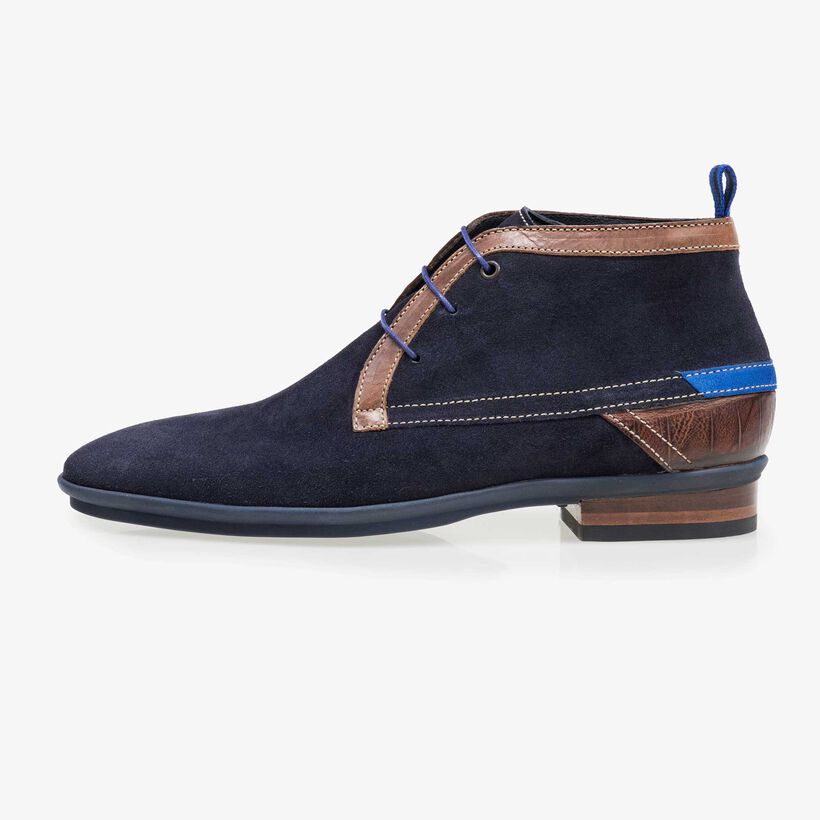 Donkerblauwe su&egrave;de halfhoge veterboot