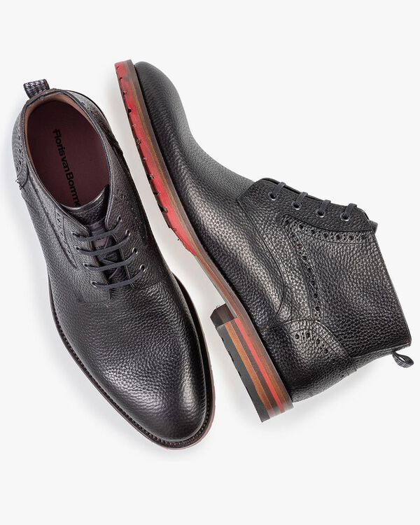 Lace boot structured leather black