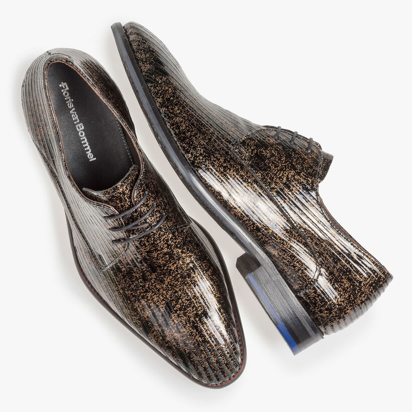 Brown patent leather lace shoe with metallic print