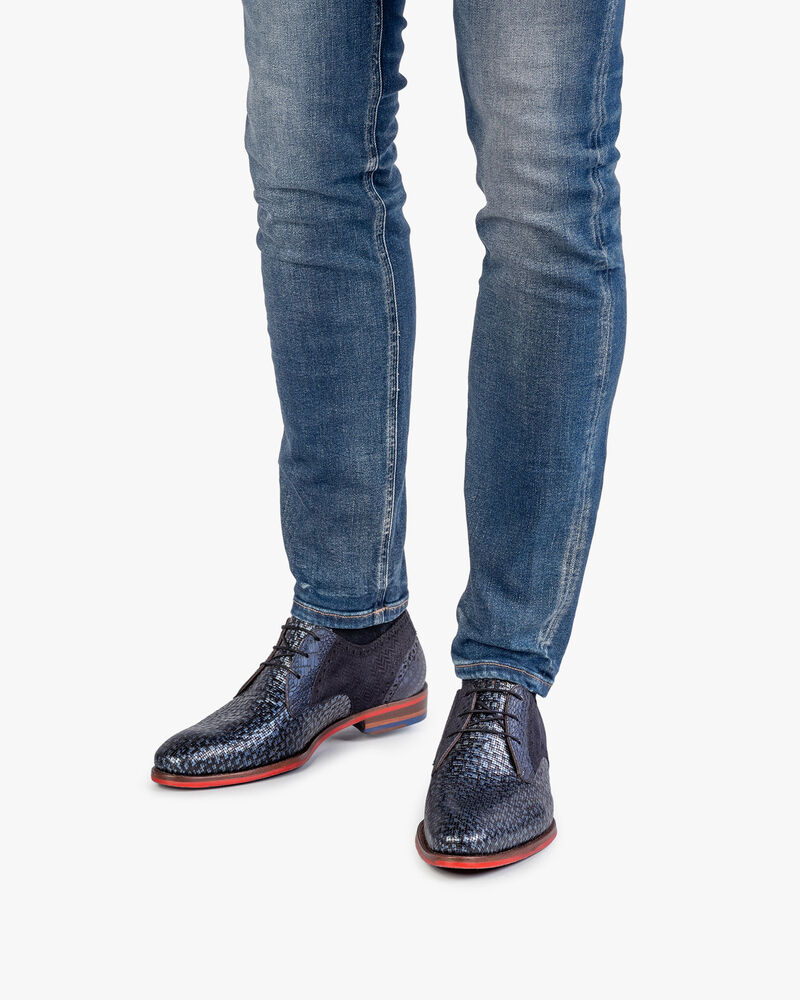 Lace shoe blue metallic
