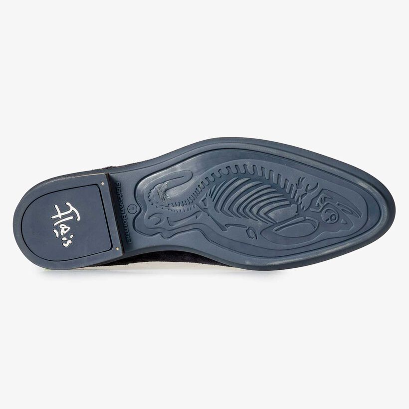 Donkerblauwe su&egrave;de veterboot