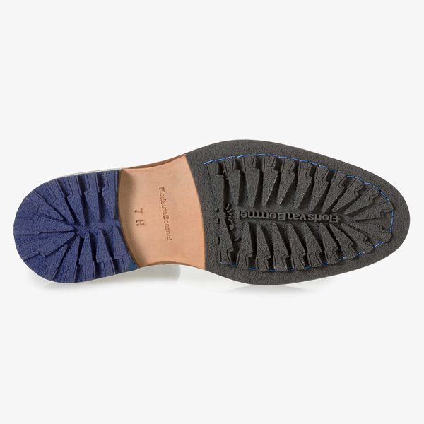 Donkerblauwe su&egrave;de veterboot