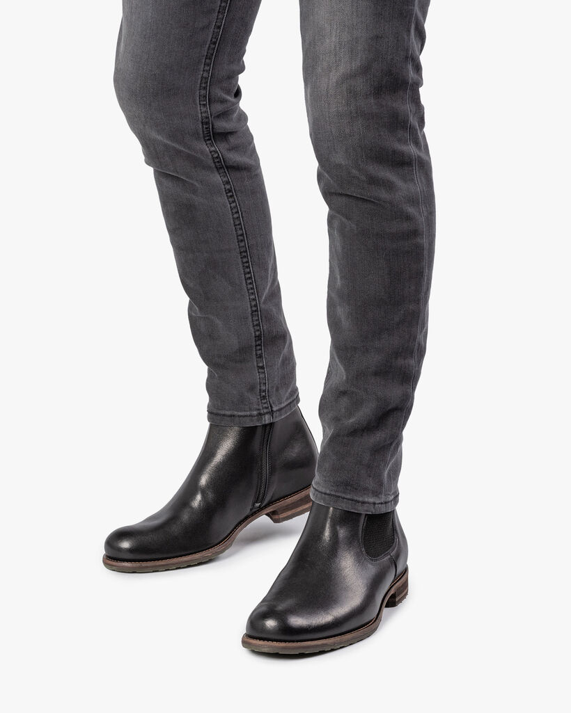 Lambskin lined Chelsea boot black