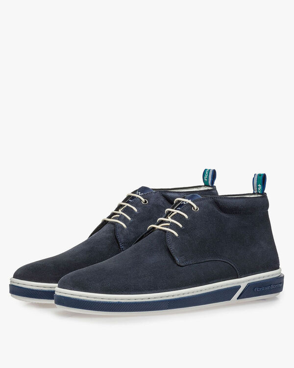 Donkerblauwe su&egrave;de veterboot