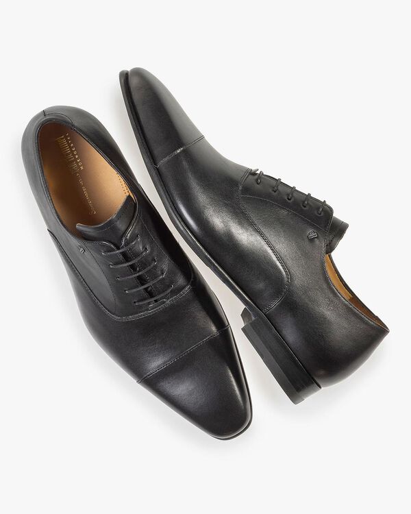 Black calf leather lace shoe