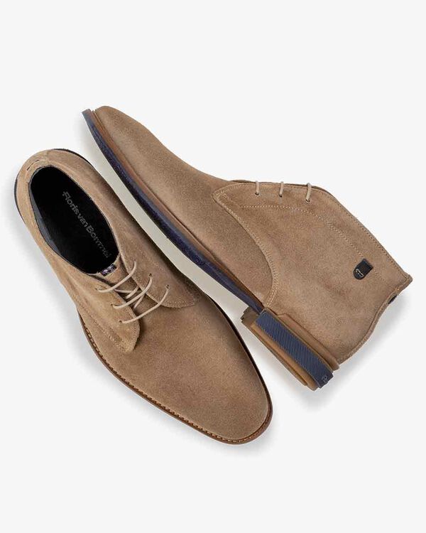 Boot su&egrave;de zand