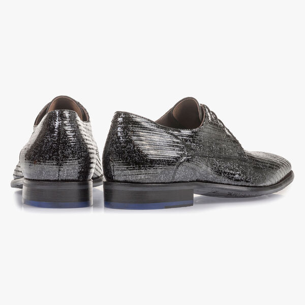 Zwarte lakleren veterschoen met metallicprint