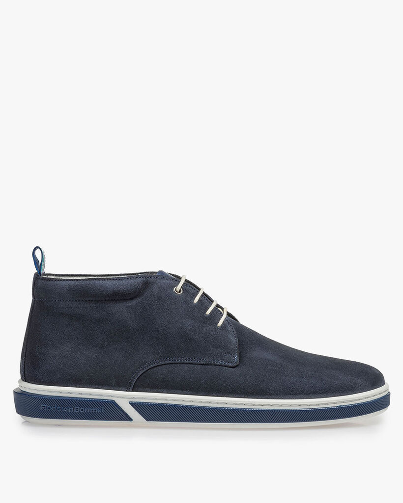 Donkerblauwe su&egrave;de veterboot