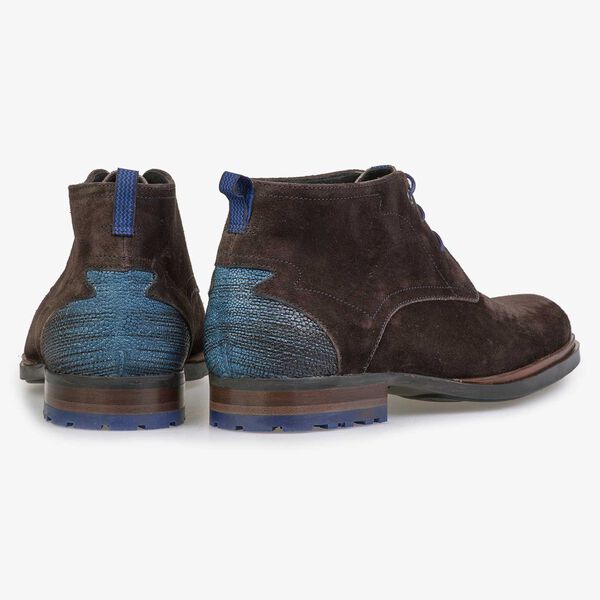 Dark brown calf&rsquo;s suede leather lace boot