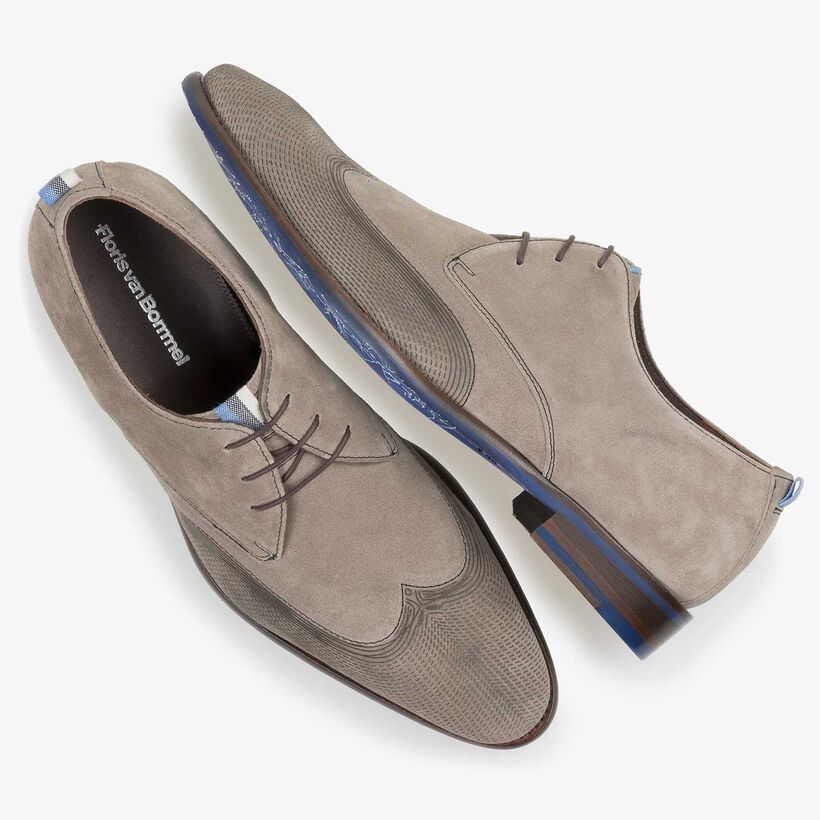 Kalfssu&egrave;de veterschoen taupe met lasering