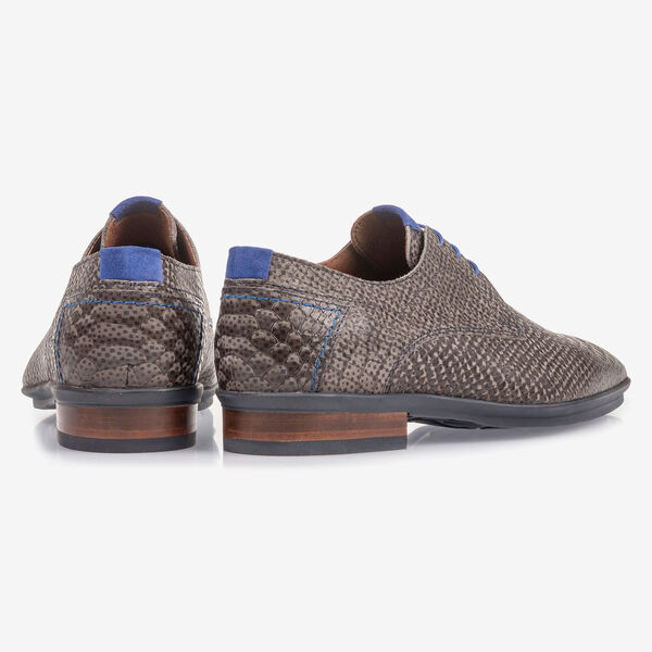 Donkergrijze nubuckleren veterschoen met snakeprint