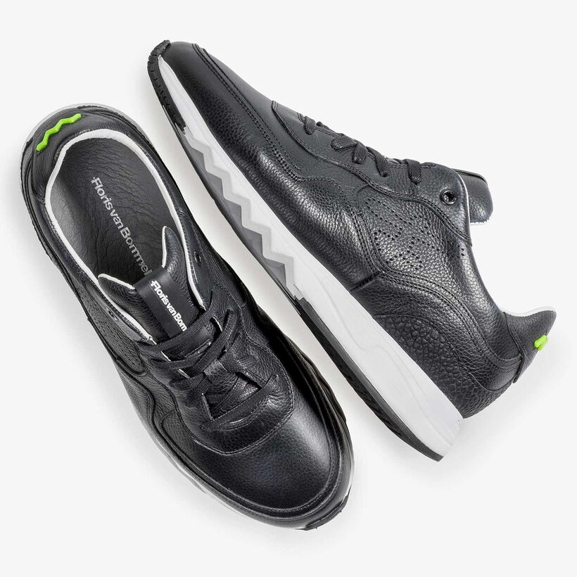 Zwarte leren sneaker met lichte structuur