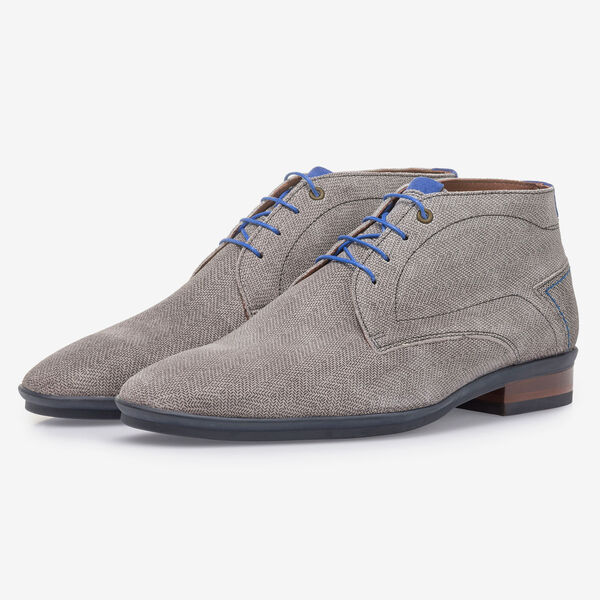 Light grey suede leather lace boot with print