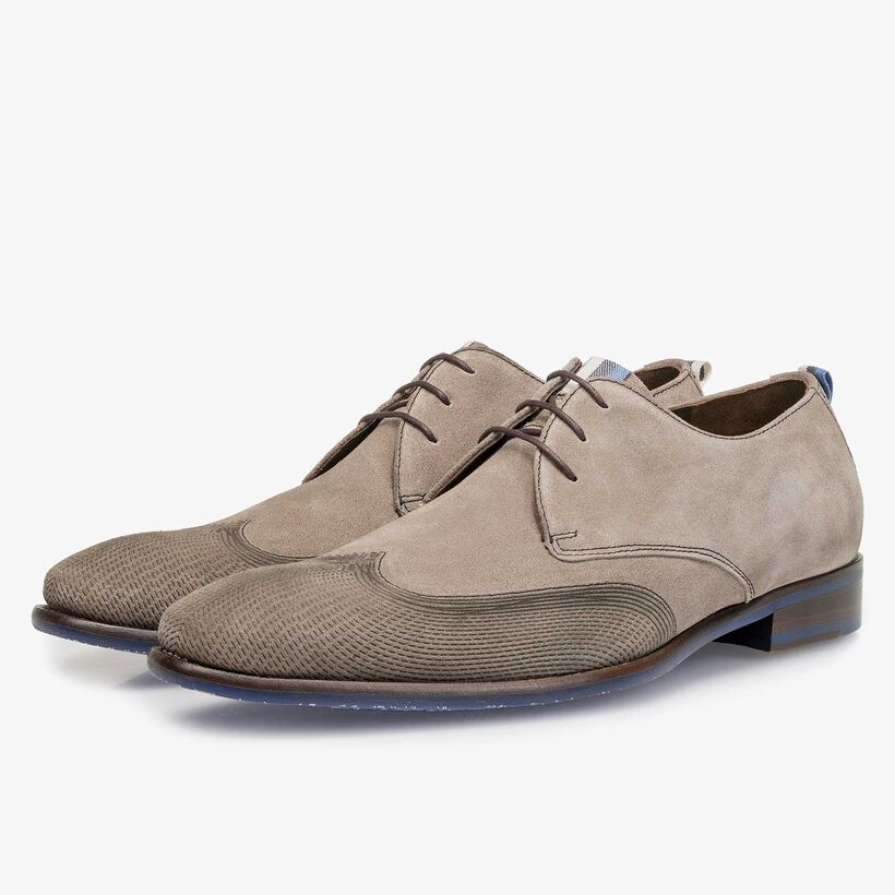 Kalfssu&egrave;de veterschoen taupe met lasering