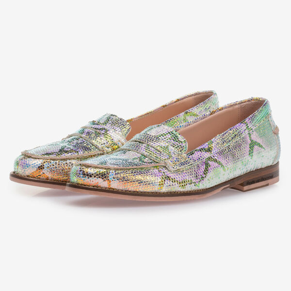 Leather loafer with green/gold metallic print